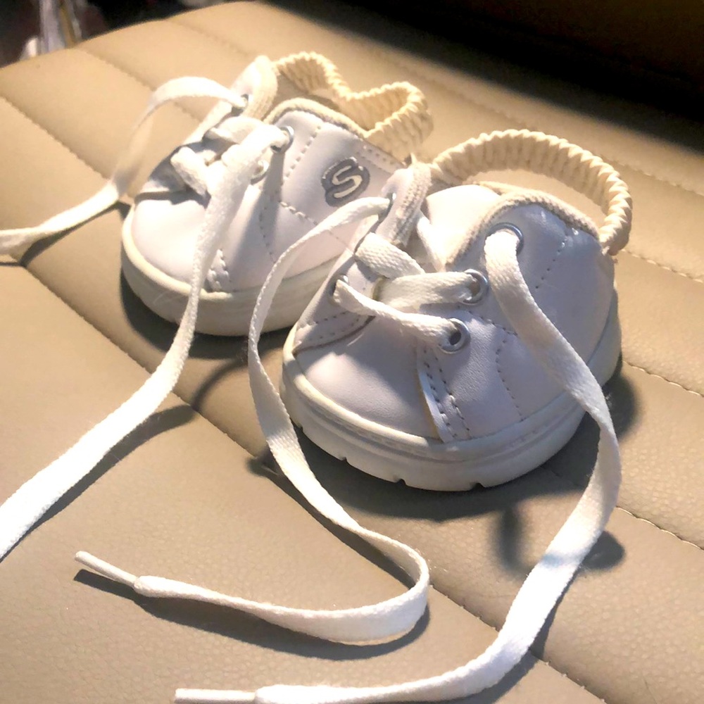 Buildabear white skechers shoes